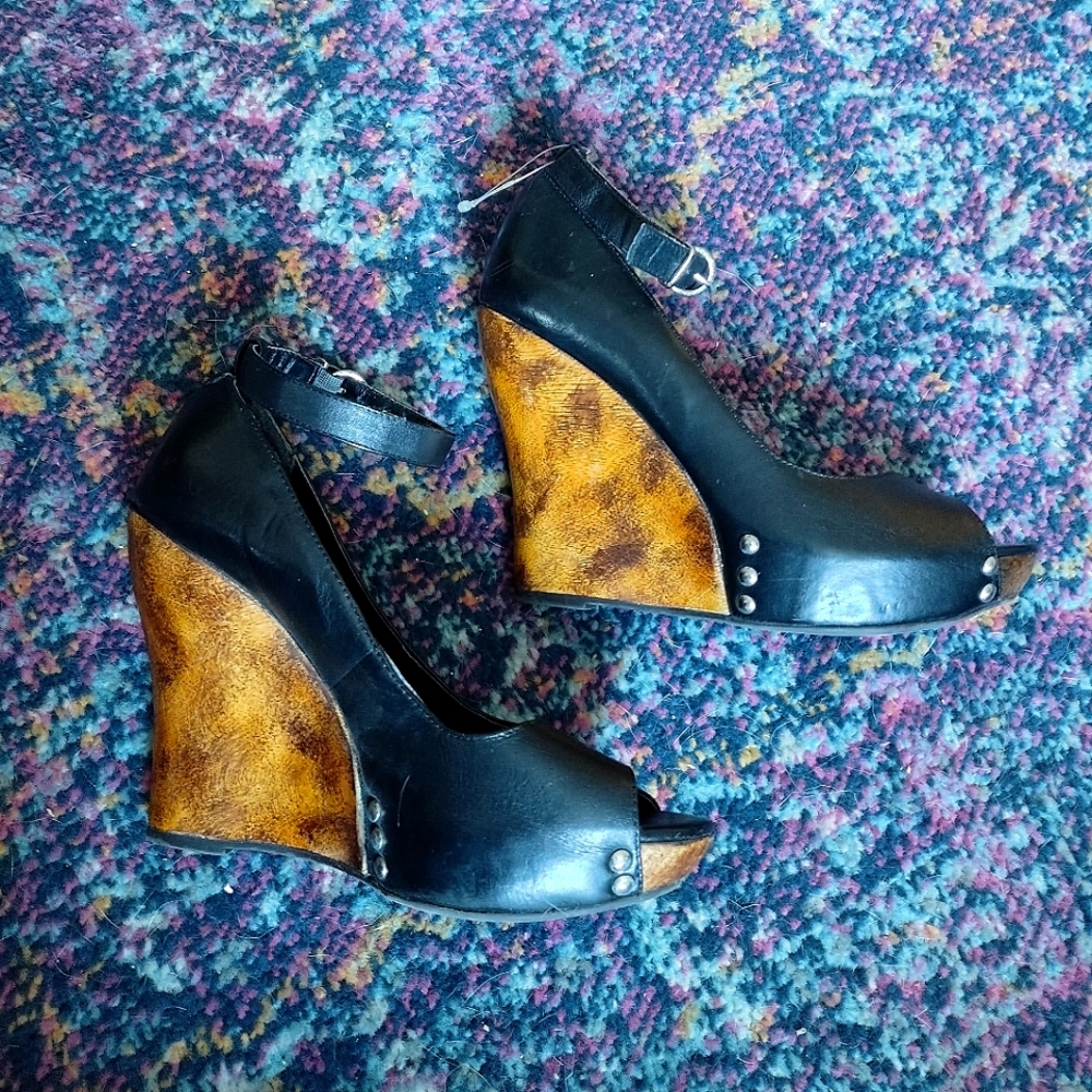 Aldo Leather and Wood 39 wedges